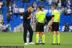 维尔茨与阿尔内·斯洛特讨论利物浦开局不利后，将自己的困境归咎于“快速传球”